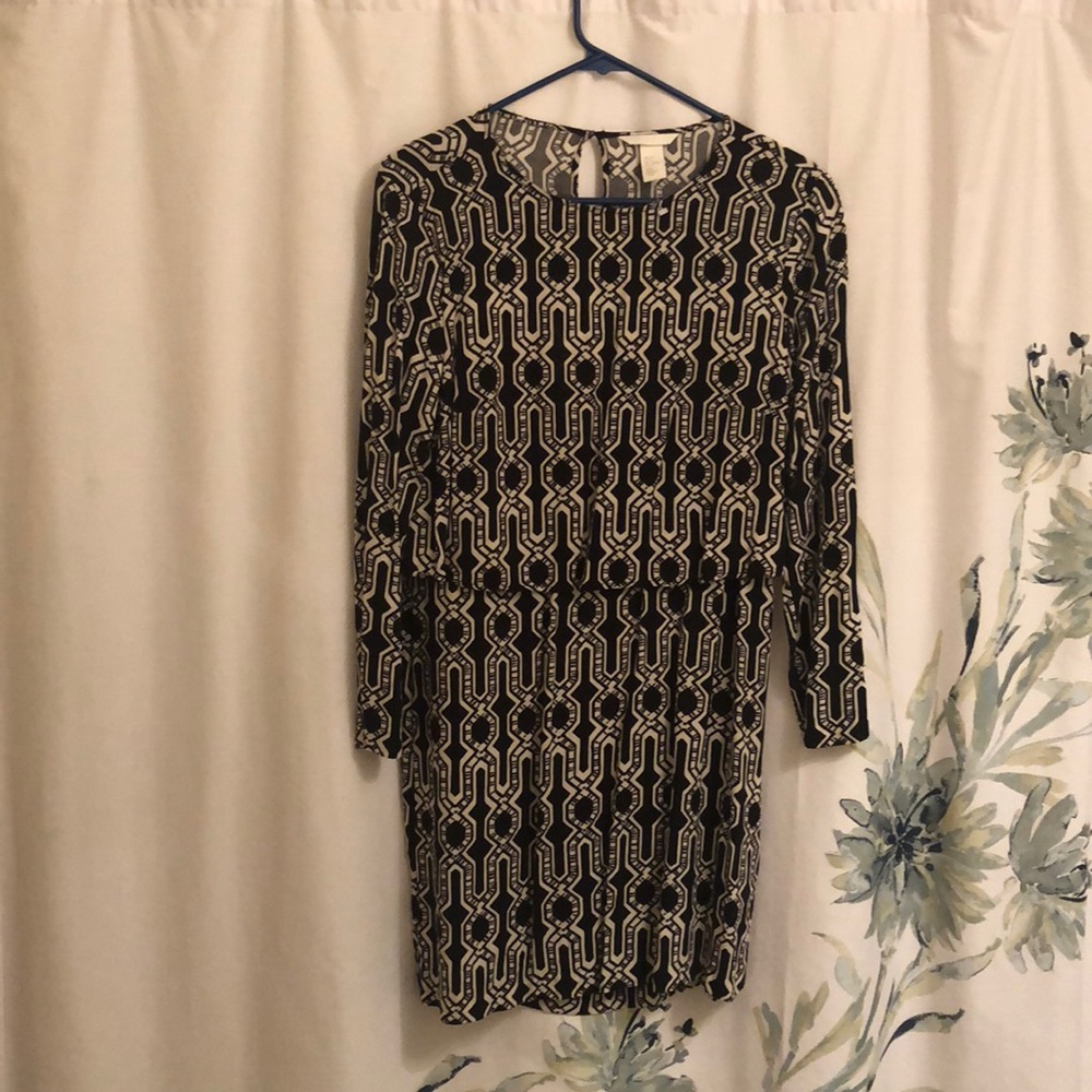 H&M black and white print dress with peekaboo back
